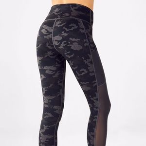 Fabletics Mila High-Waisted Pocket Capri- Small